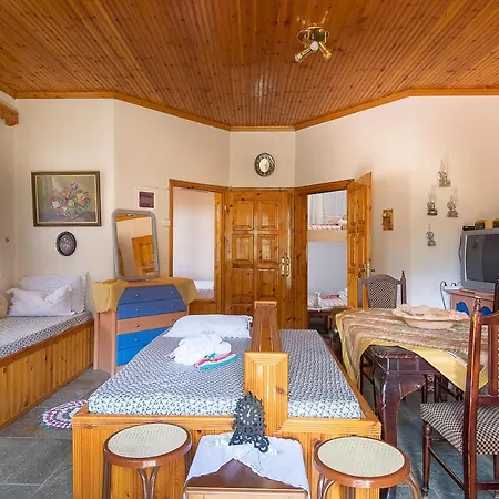Polina House Maries *